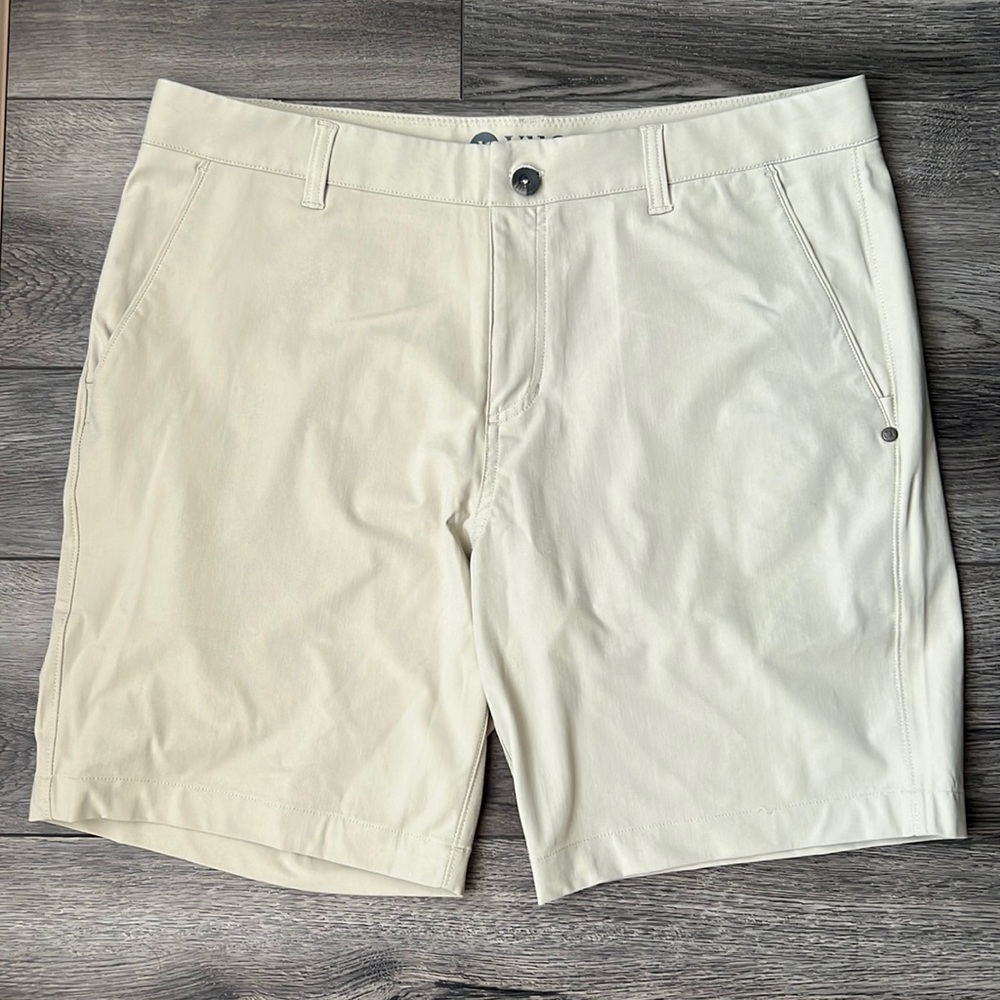 Vuori Meta Short Birch 8in inseam, size 34Great condition - barely worn